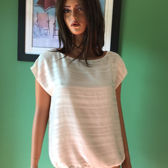 🌸🌸Ann Taylor Loft Short Sleeved Top🌸🌸 - Picture 1 of 8